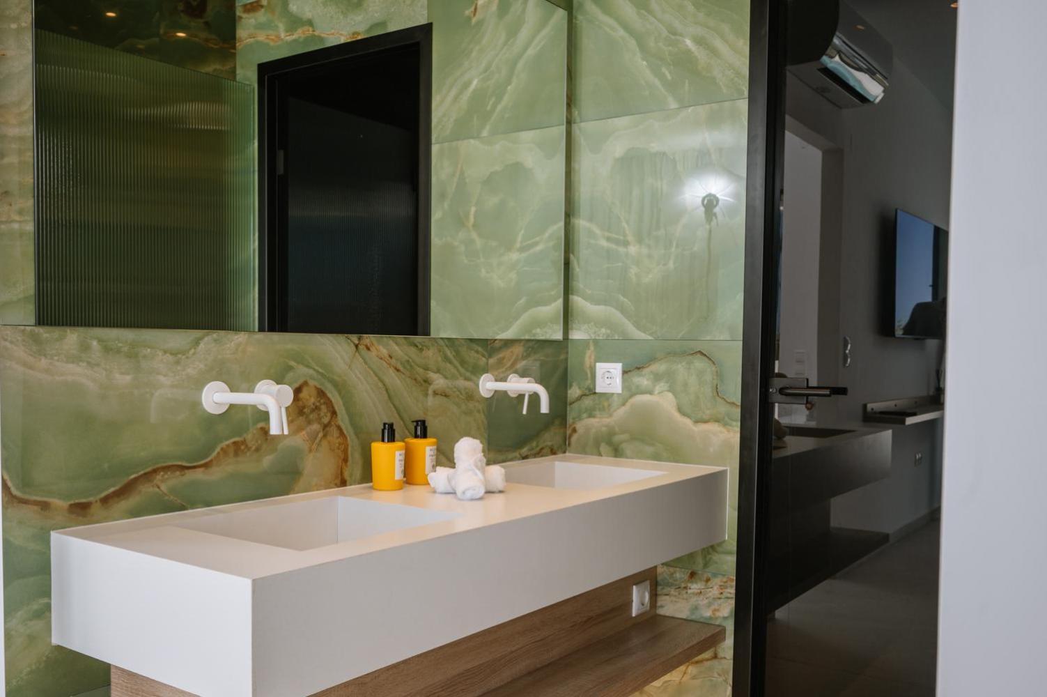 Sardines Luxury Suites 헐소니소스 외부 사진